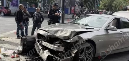 Ավտովթար՝ Երևանում․ բախվել են «Volkwagen ID4»-ը և «BMW»-ն․ վերջինը հայտնվել է հետիոտնի համար նախատեսված մայթին