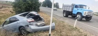 Արմավիրի մարզում բախվել են «Զիլ»-ն ու «Toyota Camry»-ն, վերջինը մասամբ հայտնվել է դաշտում