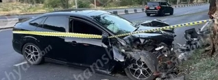 «Ford»-ը Մյասնիկյան պողոտայում բախվել է ծառին․ կան վիրավորներ
