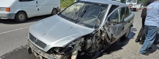 Լոռու մարզում «Opel»-ը բախվել է 2 էլեկտրասյուների և տապալել դրանք․ shamshyan.com