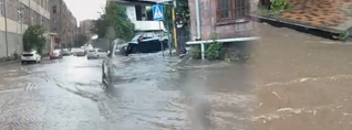 «Բարեկարգված» Երևանը՝ անձրևից հետո. Սևանի փողոցը անանցանելի է դարձել