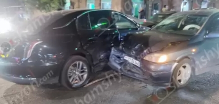 Երևանում բախվել են Hongqi-ն ու Opel-ը. 4 վիրավորների մեջ կան անչափահասներ