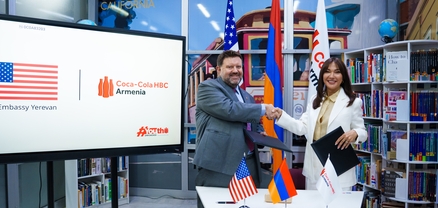 ՀՀ-ում ԱՄՆ դեսպանությունը և «Կոկա-Կոլա ՀԲՔ Արմենիա» ընկերությունը ստորագրեցին համագործակցության հուշագիր