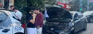 Ավտովթար Երևանում․ բախվել են 2 «Toyota»-ն ու «Lada»-ն. կան վիրավորներ