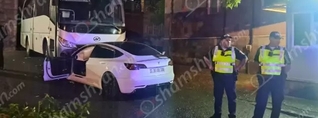 38-ամյա վարորդը, ոչ սթափ վիճակում, «Tesla»-ով մխրճվել է ՀՀ-ում ՌԴ դեսպանատան ավտոբուսի մեջ