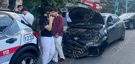 Ավտովթար Երևանում․ բախվել են 2 «Toyota»-ն ու «Lada»-ն. կան վիրավորներ