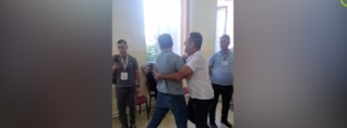 ՔՊ-ի վստահված անձը հարձակվեց «Ուժեղ Հայաստանի» վստահված անձի վրա. տեսանյութ