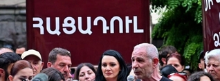 Բռնցքամարտիկ Իսրայել Հակոբկոխյանը հացադուլ է իրականացնում ԿԸՀ-ի դիմաց. ՈւՂԻՂ