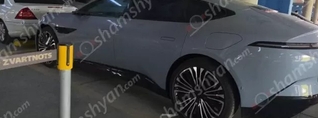 Քաղաքացին թանկարժեք մեքենան կայանել է «Զվարթնոց»-ում. վերադառնալով՝ այն հայտնաբերել է վնասված