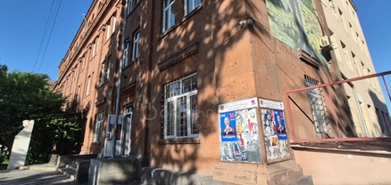 Քարոզչական պաստառներ՝ ընտրատեղամասի տարածքում (տեսանյութ)