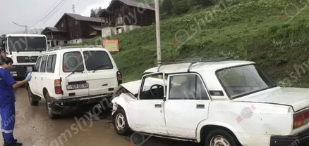 Կոտայքի մարզում ՎԱԶ-2107-ը բախվել է կայանված Toyota-ին. բժիշկներն արձանագրել են «07»-ի վարորդի մահը