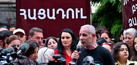 Բռնցքամարտիկ Իսրայել Հակոբկոխյանը հացադուլ է իրականացնում ԿԸՀ-ի դիմաց. ՈւՂԻՂ