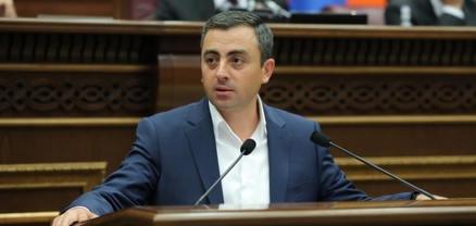 Իրավապահները ներխուժել են Իշխան Սաղաթելյանի տուն