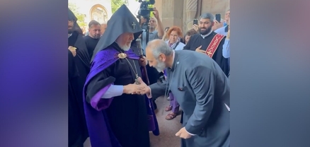 Բագրատ Սրբազանը Մայր տաճարում է. նա մասնակցում է Սուրբ և Անմահ պատարագի