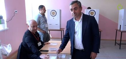 Իշխան Սաղաթելյանը քվեարկեց Սևանում (տեսանյութ)
