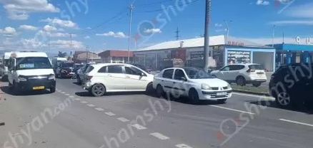 Շղթայական ավտովթար՝ Արմավիրի մարզում՝ «Նոր Զովք» սուպերմարկետի դիմաց