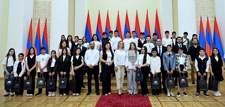 Կրթական նախագծի շրջանակում նախագահական նստավայր են այցելել դպրոցականներ
