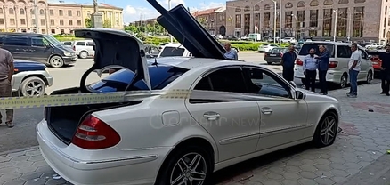 Խոշոր վթար Գյումրիում․ Mercedes-ը բախվել է լուսացույցին, վարորդը տեղափոխվել է հիվանդանոց