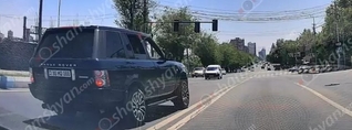 «Range Rover»-ի վարորդը դուրս է եկել հանդիպակաց երթևեկելի գոտի և անցել կարմիր լույսի տակով
