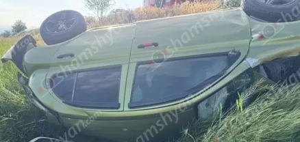 42-ամյա վարորդը «Nissan March»-ով բախվել է հաստաբուն ծառին և գլխիվայր հայտնվել դաշտում․ կա վիրավոր