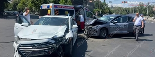 Շախմատի տան դիմաց բախվել են «Hyundai»-ը և «Hongqi»-ն․ կա վիրավոր․ shamshyan.com