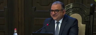 Մի քիչ կարճ ա պետք գրել էս նախագծերի վերնագրերը․ Կառավարության անդամները չկարողացան զսպել ծիծաղը