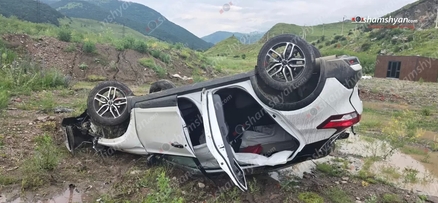 Հրազդան-Մարմարիկ ճանապարհին «Nissan»-ը գլխիվայր հայտնվել է դաշտում. կա վիրավոր. shamshyan.com