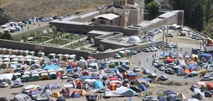 Ավելի քան 3000 հայ մասնակցել է Իրանում Սուրբ Թադեի վանքի ամենամյա ուխտագնացությանը