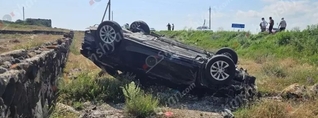 36-ամյա վարորդը «Kia Forte»-ով բախվել է քարերին և գլխիվայր հայտնվել ձորակում. կա վիրավոր