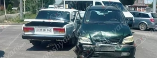Գյումրիում բախվել են «Opel Zafira»-ն և «ՎԱԶ 2107»-ը․ կան վիրավորներ