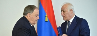 Վահագն Խաչատուրյանը Վարդգես Մահտեսյանին է հանձնել Երախտագիտության մեդալը
