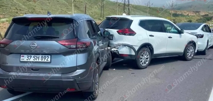 Ծովագյուղ-Վարդենիս ավտոճանապարհին բшխվել են 2 «Nissan Rogue»-ներն և «Tesla»-ն․կա վիրավnր