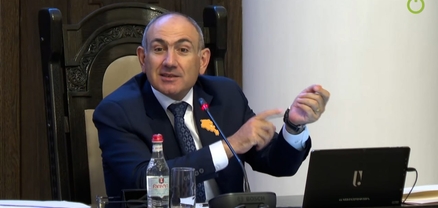 Պապայի արև մենք ձեր անձնական տվյալների հետ գործ չունենք. Փաշինյանը՝ հեռախոսները վերահսկելու մասին