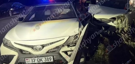 Սևան-Մարտունի ավտոճանապարհին բախվել են «Toyota Camry»-ն և «Hyundai ix35»-ը․ կան վիրավորներ