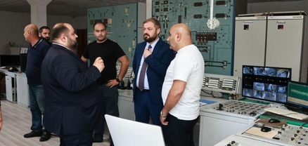 Գործարանը չպետք է դադարեցնի իր գործունեությունը․ Պապոյանն այցելել է  «Արարատցեմենտ»