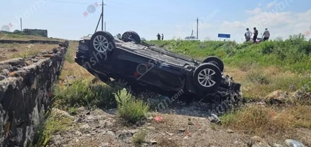 36-ամյա վարորդը «Kia Forte»-ով բախվել է քարերին և գլխիվայր հայտնվել ձորակում. կա վիրավոր