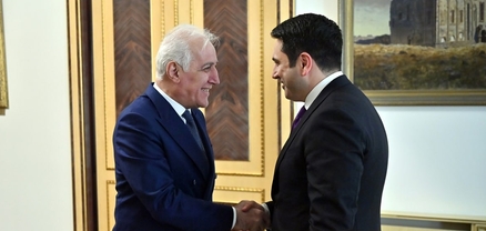 Ճիշտ համարեցի, որ պաշտոնավարման ժամկետի ավարտին ԱԺ նախագահը գա և Ձեզ շնորհակալություն հայտնի. Սիմոնյանը՝ Խաչատուրյանին