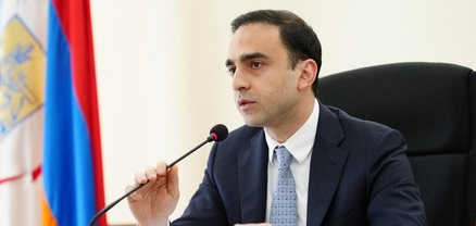 Ավինյանը քաղաքապետարանի հերթական նիստն է վարում. ՈւՂԻՂ