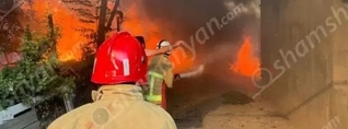Խոշոր հրդեհ՝ Արմավիրի մարզում․ բակում կայանված «ՎԱԶ 2107»-ը վերածվել է մոխրակույտի