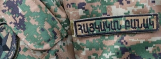 Երբ սպան ու զինվորը կողք կողքի են վազում, նույն ցեխի մեջ են սողում և նույն շշից են ջուր խմում, զինվորը հրամանատարի մեջ սկսում է տեսնել առաջնորդ
