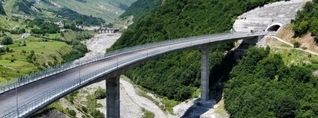 Վրաստանում ավարտվել է դեպի Լարս տանող նոր թունելի 5 կամուրջներից մեկի շինարարությունը