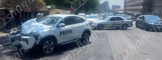 Թբիլիսյան խճուղում բախվել են «Mercedes»-ը և «Honda»-ն․ վերջինը բախվել է երկաթե էլեկտրասյանը․ կան վիրավորներ