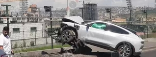 «Դալմա Գարդեն Մոլ»-ի մոտ բախվել են Ford Fusion-ն ու Ford Mustang-ը․ կա վիրավոր