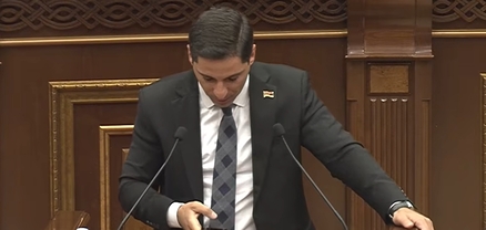 «Թքած ունենալու նուրբ արվեստը»․ Գարիկ Սարգսյանը նաև կարդաց «Հայերուս թուքը»