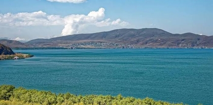 Փրկարարները և ոստիկանները Սևանա լճի լողափերից մեկում գտել են կորած երեխային