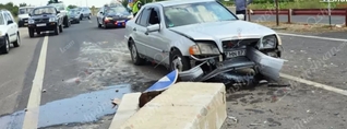 Արարատի մարզում «Mercedes»-ը Վեդիի կամրջի մոտ բախվել է բետոնե արգելապատնեշներին