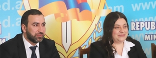 «Հրապարակ»․ Բերդի պետը գողականներին համբուրելով է բարևում