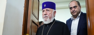 Ամենայն Հայոց Կաթողիկոսը ժամանեց դատարան