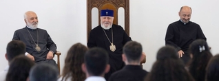 Ազգային ու հոգևոր ինքնության զորացում. Վեհափառ Հայրապետն ընդունել է սփյուռքահայ երիտասարդների