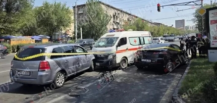 Երևանում բախվել են շտապօգնության մեքենան և 3 ավտոմեքենա․ կան վիրավորներ
